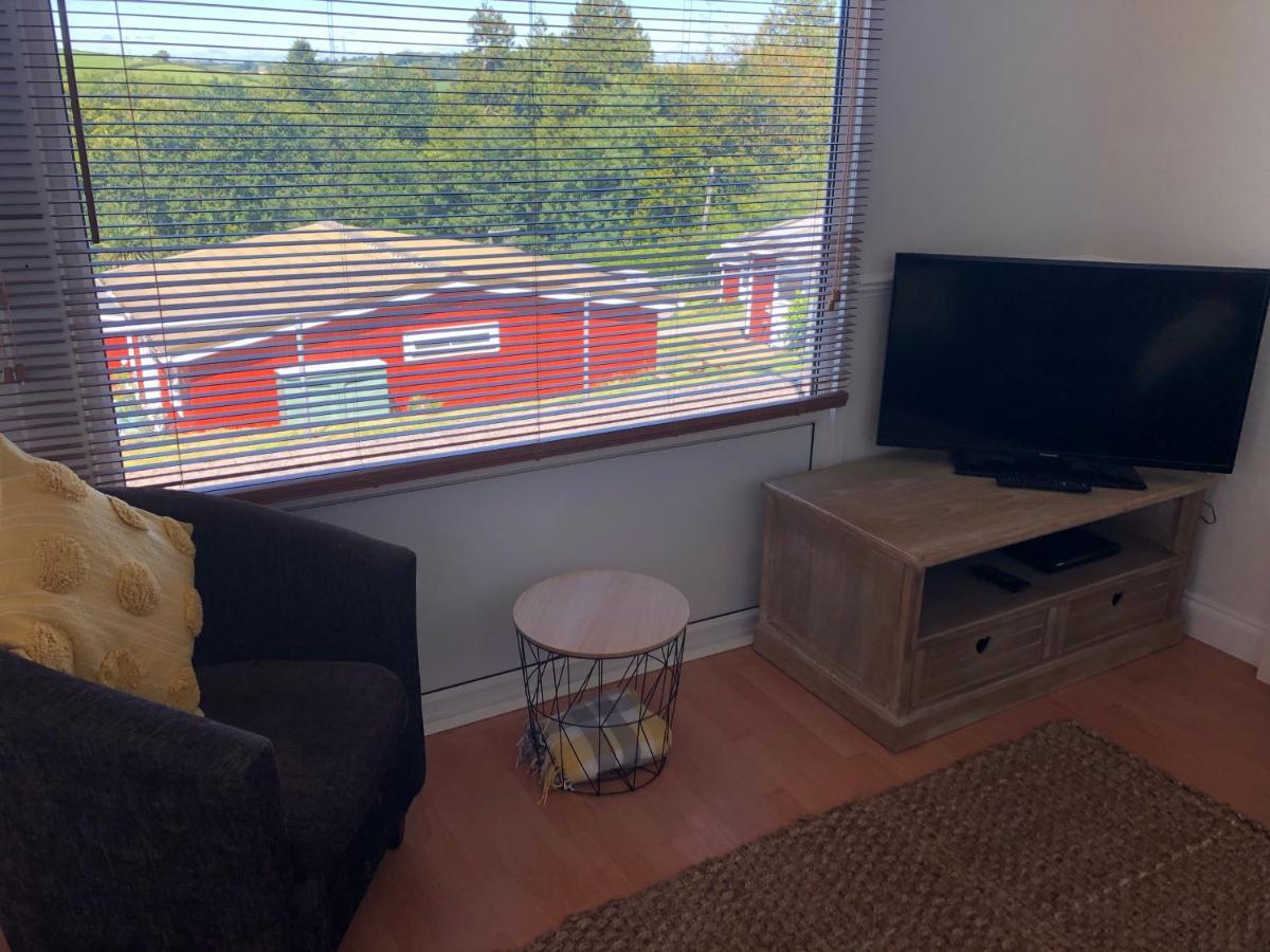 Chalet18 Carmarthen Bagian luar foto